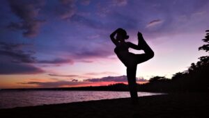 Wide view of a tranquil beach yoga session in Uluwatu